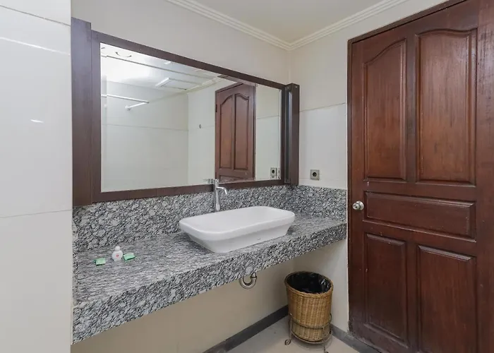 Hotel Urbanview Taman Suci Bali